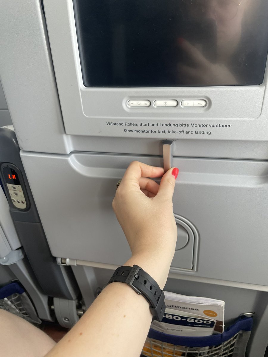 srhgrnly's tweet photo. I think that when flight attendants go around to make sure everyone is properly seated for landing/takeoff they should be making sure these things are straight because I think it greatly increases the chance of a safe landing https://t.co/7vvjOCW3Pq