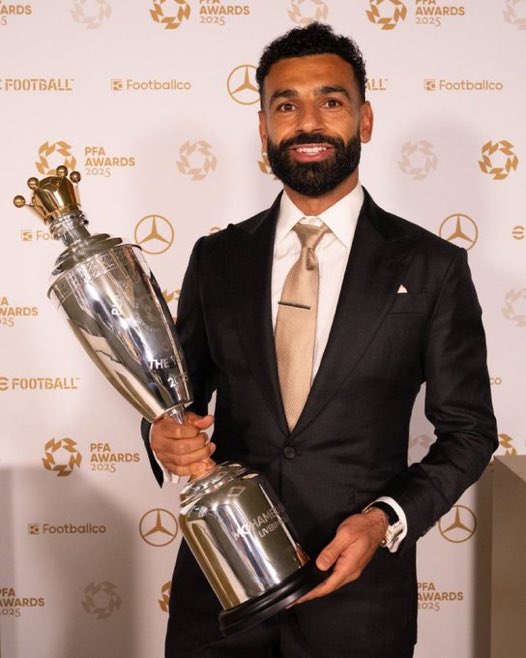 i_NSR's tweet photo. من كان يتوقع لاعب بدأ مسيرته في المقاولون العرب بأن يكون أفضل لاعب في البريمرليغ لثلاث مواسم مختلفة والصادم في الأمر بأنه اللاعب الوحيد في تاريخ البريمرليغ الذي حقق هذا الانجاز التاريخي

 (محمد صلاح هو الرقم 1 في تاريخ البريميرليغ)
كانت في السابق محل نقاش،الان انتهى الموضوع
🇪🇬❤️ https://t.co/fkFLcfGoC5