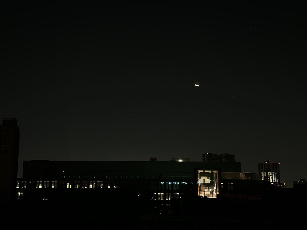 Don’t miss this mornings planets.  Moon Jupiter Venus and in a few minutes Mercury. <a href="/RiceSpace/">Rice Space Institute</a> <a href="/RicePhysAstro/">Rice Physics and Astronomy</a> <a href="/RiceUniversity/">Rice University</a>