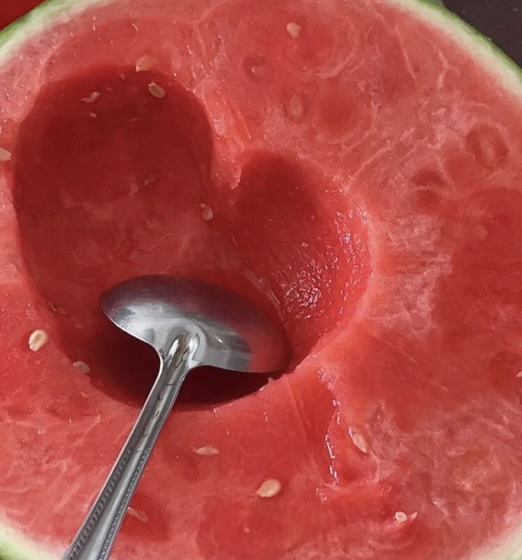 kk56200344's tweet photo. Hot weather is suitable for eating a watermelon to quench your thirst.😊 https://t.co/zZ6vldW4kw