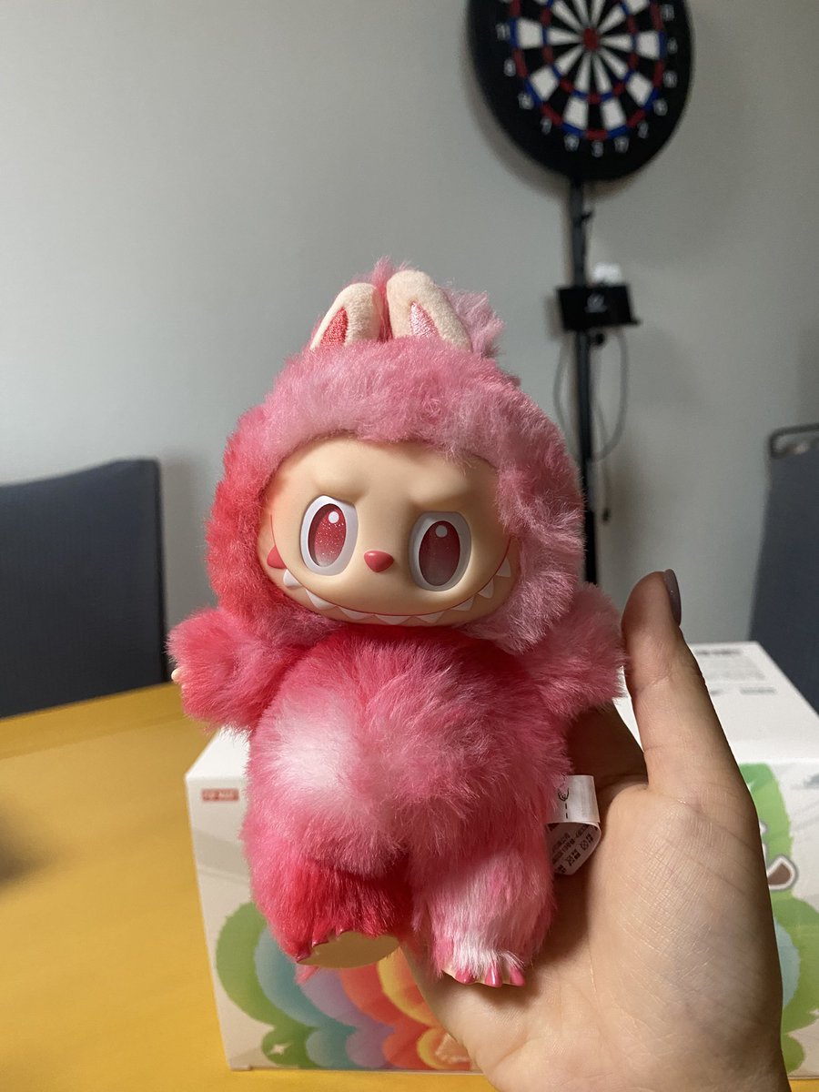 tsukimuchi's tweet image. ラブブデビューしました🥺
黒がいいなあ🫩笑