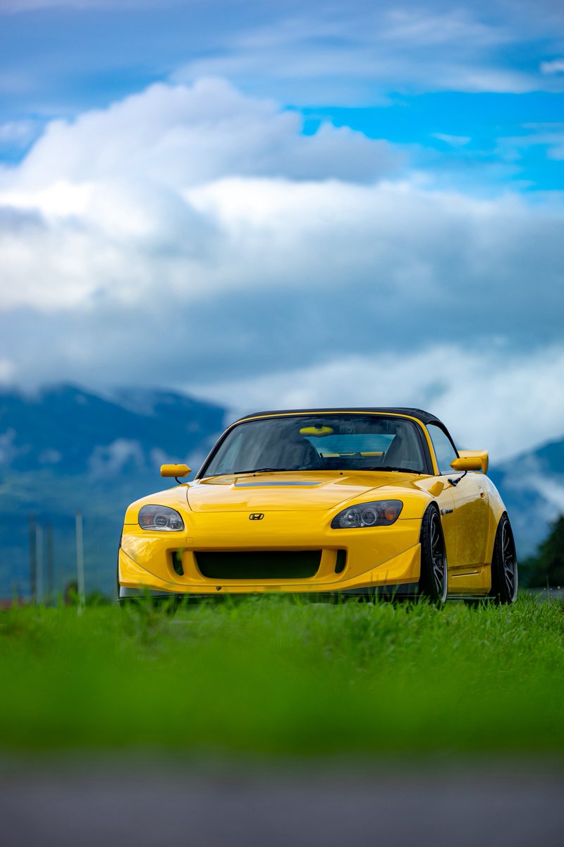 この角度だとホイールも反り反りでかっこよいw