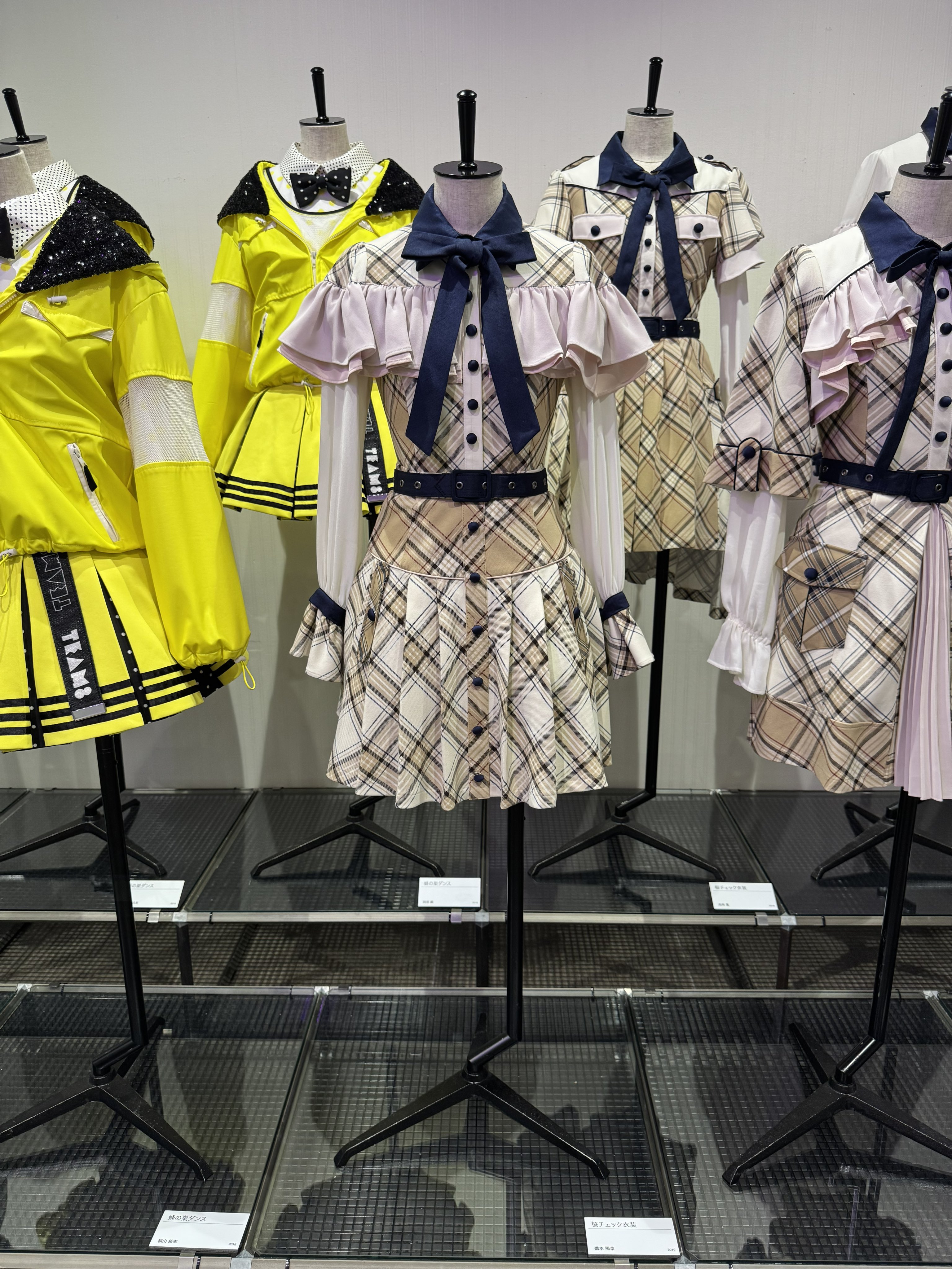 AKB48 大丸 チーム8 衣装展 衣装 キーホルダー 桜チェック レア 蜂 AKB48公式 on X: 