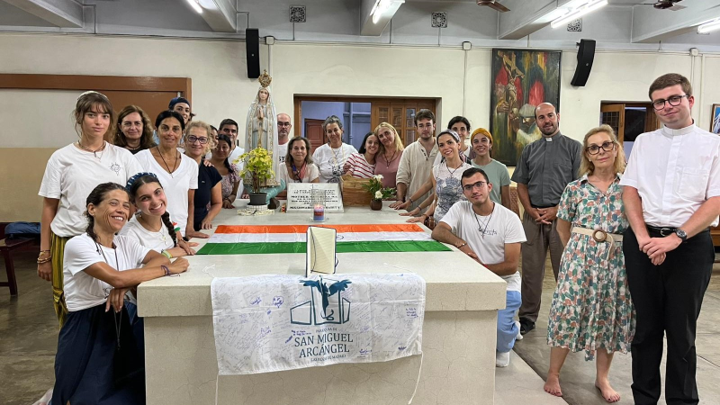 archimadrid's tweet photo. #TESTIMONIO - «Aquí no vienes a cambiar el mundo, vienes tú a aprender la lección»

🇮🇳Hablamos con Víctor, joven de la parroquia @sanmiguelrozas que está viviendo una experiencia de misión en #Calcuta 

#India #AgostoEnMisión

https://t.co/zZmviCoxuf https://t.co/qMjNtCQvLI