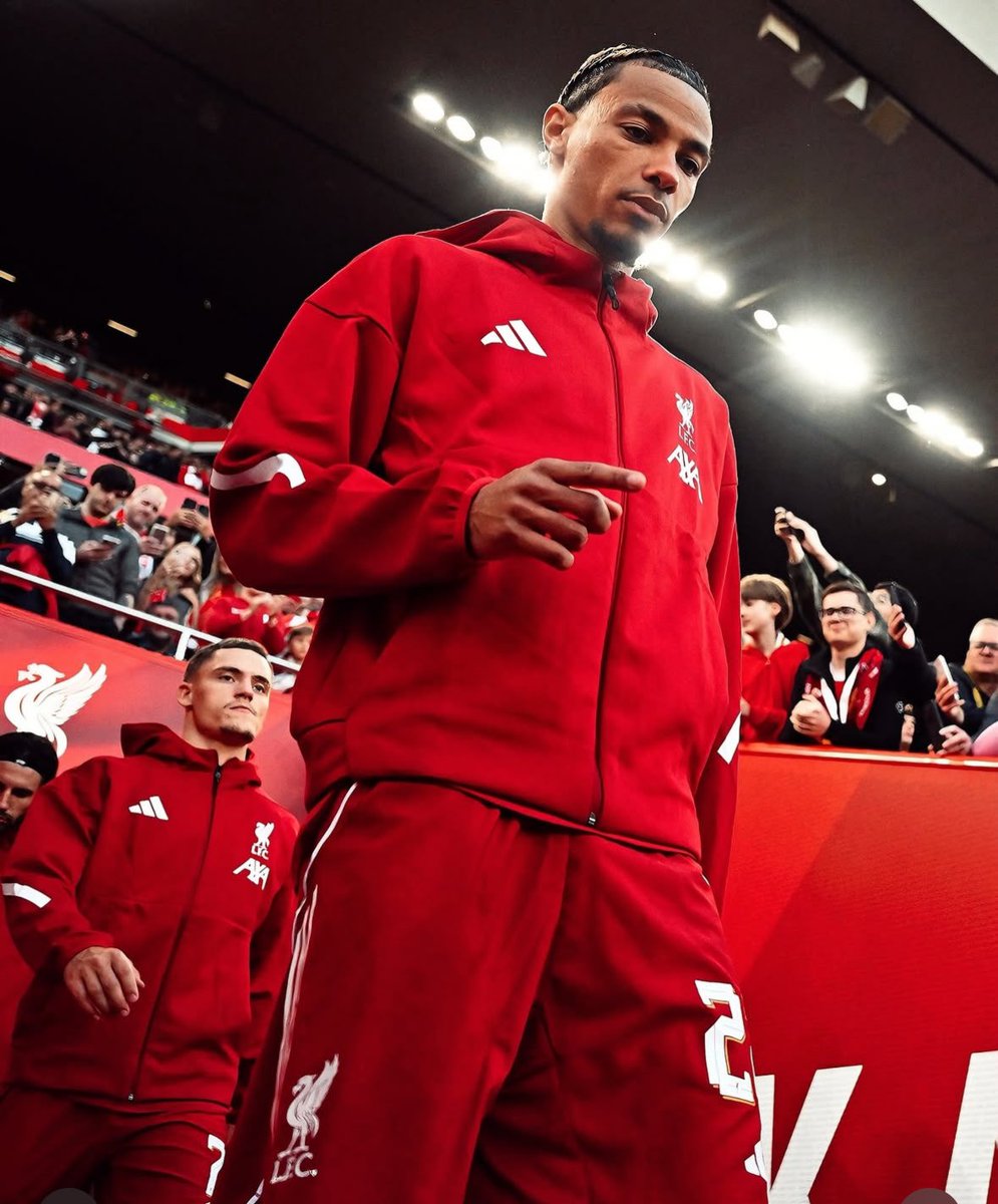 AnfieldSector's tweet photo. I'm delighted we signed Hugo Ekitike regardless of what happens with Alexander Isak, he is a fantastic player with a world-class ceiling. 🇫🇷 https://t.co/fgElqJsJpc