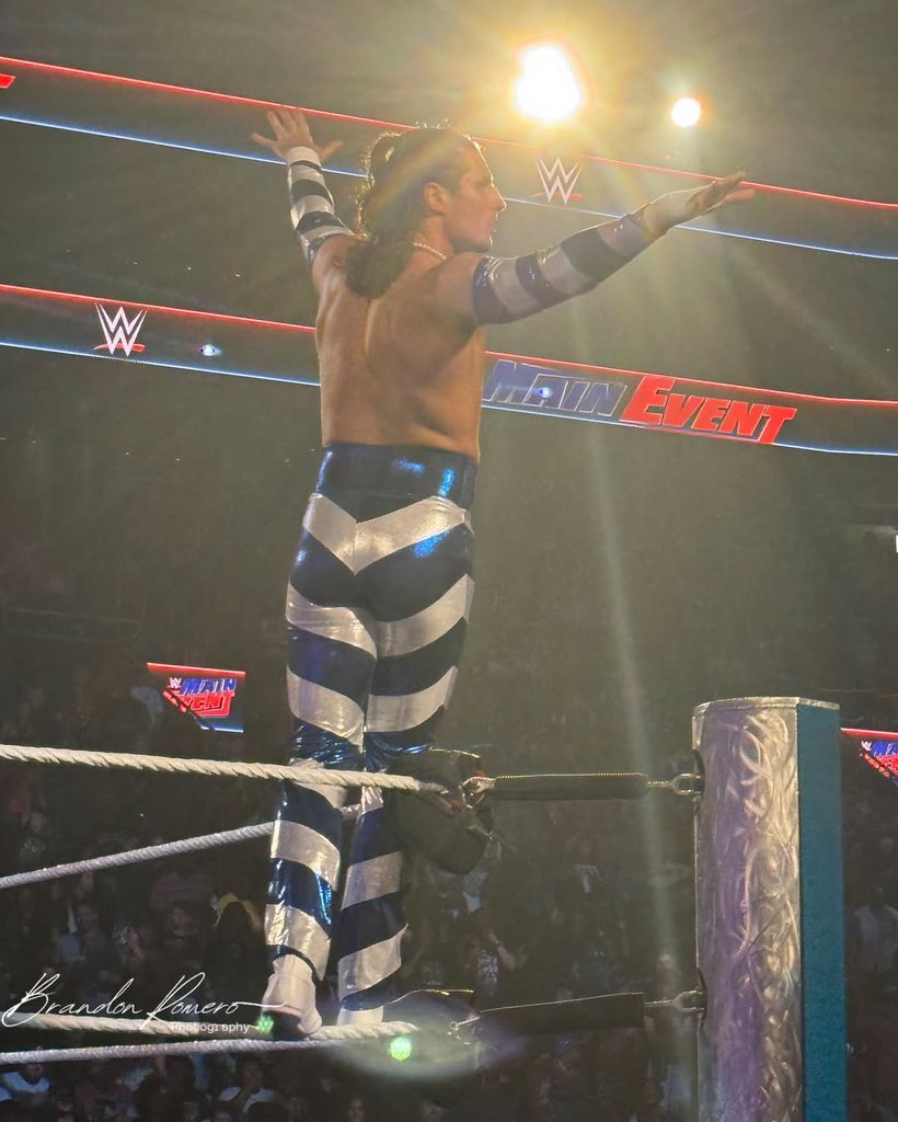 hehimhaunted's tweet photo. LIVING for @KitWilson_PD’s new ring gear 💙🩶! #YesBoy
<c> bjrvisuals_ for the amazing photos https://t.co/rvEMgDVIPA