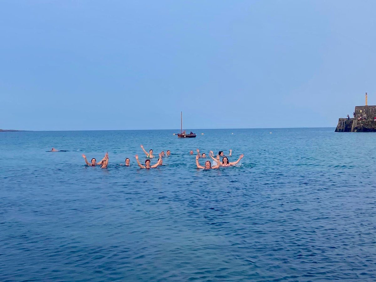 LadiesFootball's tweet photo. Post-training wind-down for An Spidéal Gaelic4Mothers&Others! 🌊
What a setting at An Spidéal pier! 🙌
@CLG_AnSpideal @GalwayLgfa @ConnachtLGFA
#MyReasonWhy #G4MO #SportsDirectIreland https://t.co/LjCCj9rFcU