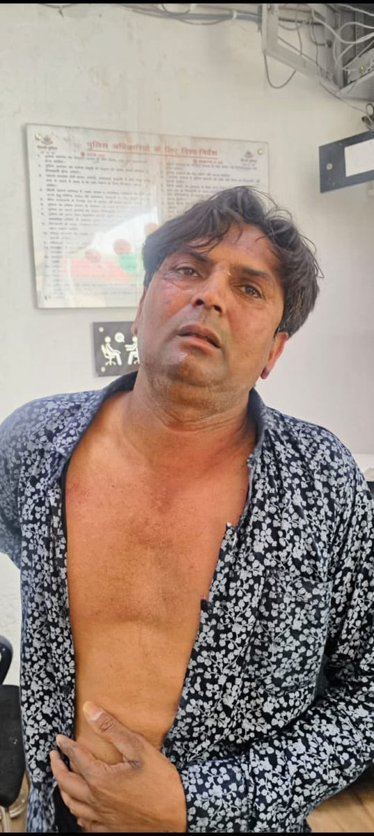 दिल्ली की CM रेखा गुप्ता को जनसुनवाई के दौरान खुले मंच पर थप्पड़ मारा गया जो बहुत ही निंदनीय कृत्य है 😖
हमलावर – राजेश भाई खिमजी भाई सकारिया, उम्र 41, निवासी राजकोट, गुजरात।