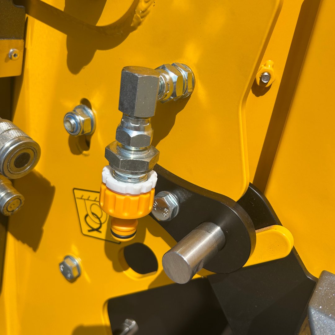 A dust suppression connection is included as standard on all our crushers - essential over the summer months to reduce the amount of dust being produced while crushing dry material - simply attach to a standard garden hose and you're good to go!

#dragonequipment #madeinbritain
