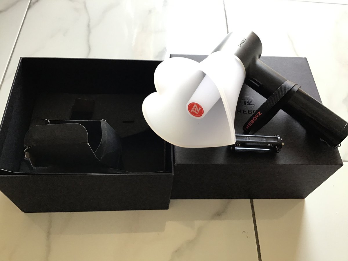 milsunbe's tweet photo. #tbsell wts lightstick the boyz urgent bisa langsung kirim besok! 

400k incl all, aku kasih banyak freebies, udah gak ikutin kpop
splitpayment only! https://t.co/GgMiinTVYR
