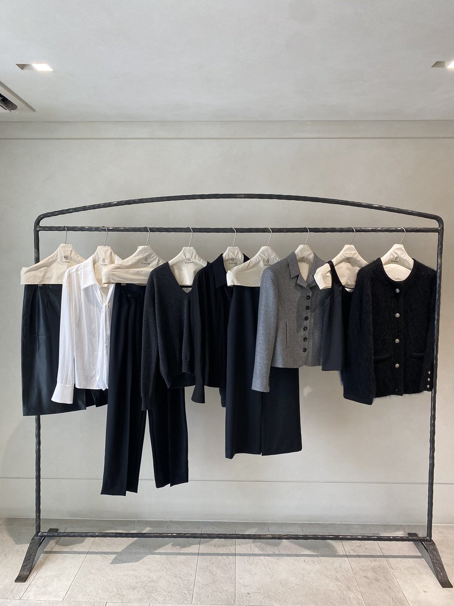 ddafm_en's tweet image. 韓国で韓国人がオフィスで着てそうなキレイ目なお洋服欲しい人にオススメのブランドELBORN👜
形が綺麗すぎて一気に大人な上品さ出るの！
私は特にデニムのセットアップが気に入った✨
ハンナムドンにあるから全然旅行の時に行ってみて！❤️