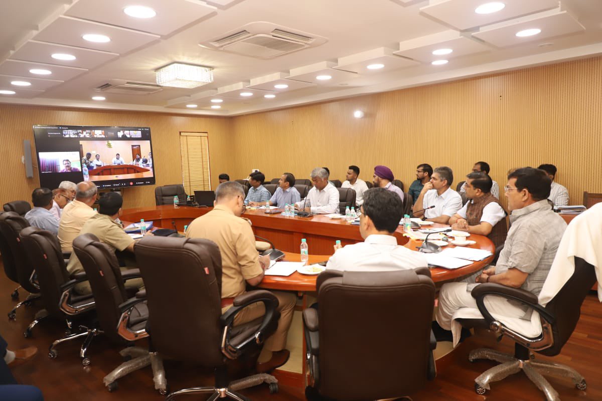 ऊर्जा मंत्री ने की विभागीय समीक्षा बैठक, अधिकारियों से बोले- हर घर पहुंचे निर्बाध बिजली  