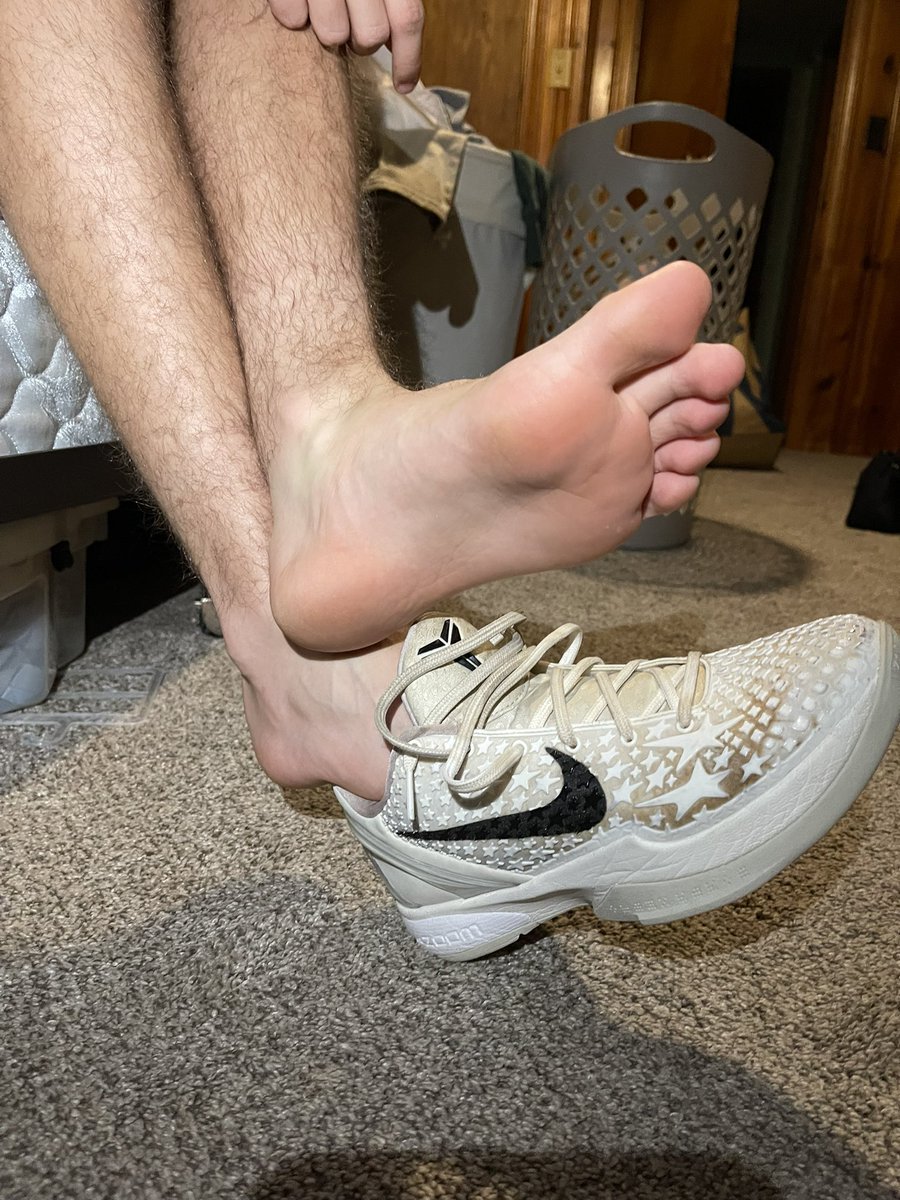 Worship Wednesday, Let me rub my sweaty feet on your face. #feetworshi̇p #feetِ #Feet #feetfetısh #WorshipWednesday #footfetısh #malefeet #toes #soles