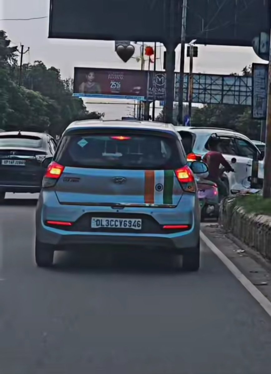 .<a href="/DelhiPolice/">Delhi Police</a> kindly take strict action against this vehicle who disrespecting our National Flag 🇮🇳

#NationalFlag