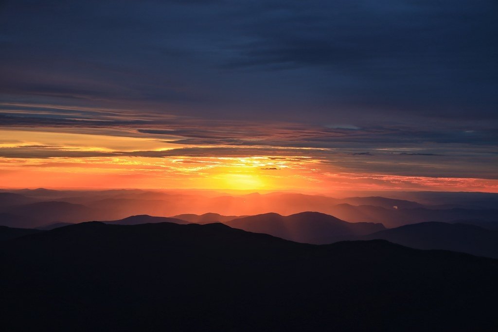 Ryan Knapp (@wxknapper) on Twitter photo While it was raining at #sunrise, it was enough to produce a rainbow over work (<a href="/MWObs/">Mount Washington Observatory (MWOBS)</a>). Luckily though, there was still plenty of color to enjoy along the horizon.
#nhwx #nh #mountains While it was raining at #sunrise, it was enough to produce a rainbow over work (<a href="/MWObs/">Mount Washington Observatory (MWOBS)</a>). Luckily though, there was still plenty of color to enjoy along the horizon.
#nhwx #nh #mountains