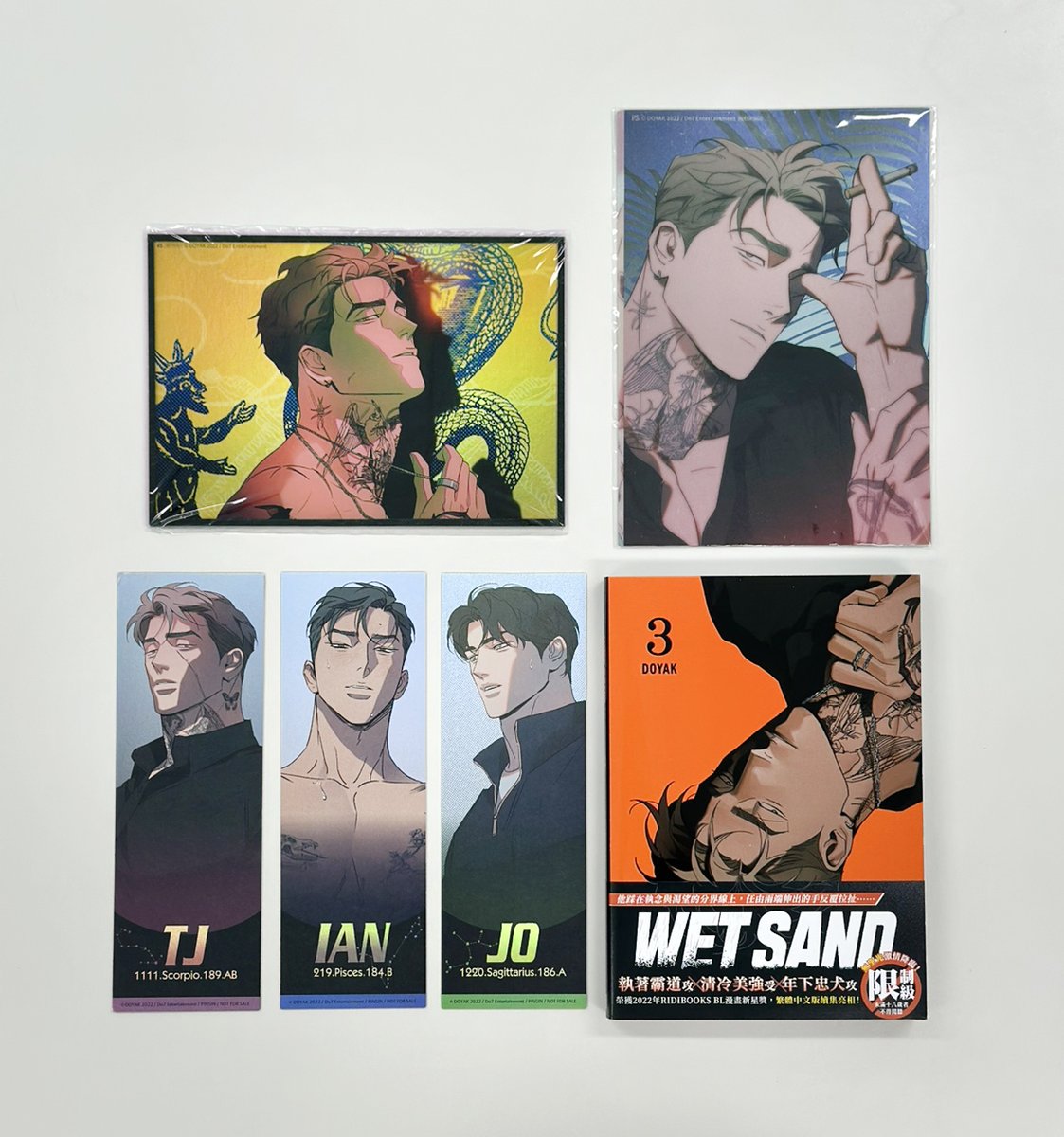 [📢]
⠀
대만 Reve 출판사에서
『Wet Sand 웻샌드』 2-3권이 출간되었습니다!
⠀
다음 출간 소식도 기대 부탁드립니다!💗
⠀
#웻샌드 #WetSand
#DOYAK(<a href="/dkbyak/">DOYAK</a>)
#Reve(<a href="/pinsin_books/">平心出版</a>)
#Do7_ENT