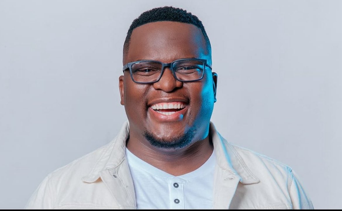 TvblogbyMLU's tweet image. RADIO 📻 

Sol Phenduka Suspended 

The larger than life TV and Radio personality, Sol Phenduka suspended from Kaya FM with immediate effect, according to a recent statement from the station.

See below for more information 🙏🏽
#kayafeelgood 
#KayaFM