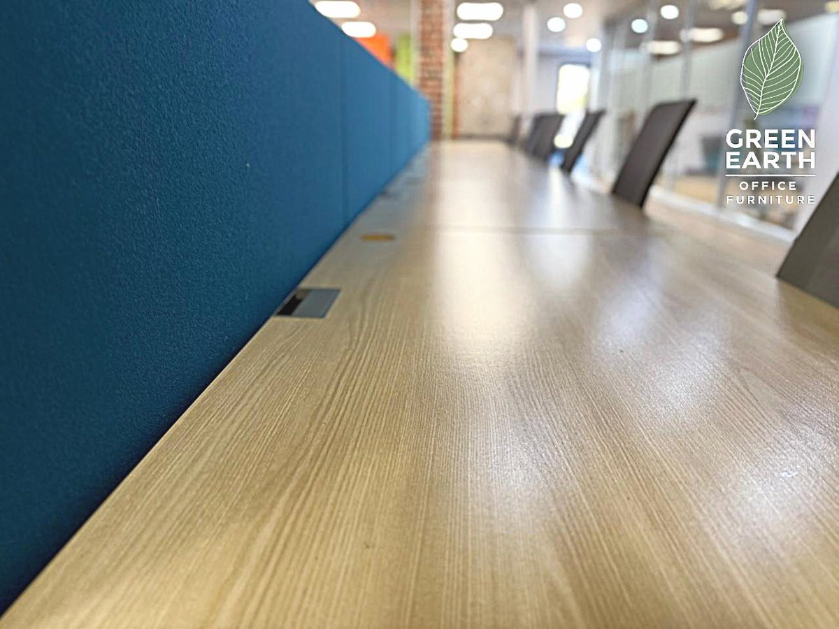 Green_Earth_O_F's tweet image. 🌿 Green Earth Office Furniture 🌿
💻 Cluster Desks | American Ash Oak – Now R2 499 (was R2 750!)

🔥 Sleek oak + black legs
🔥 Dividers &amp;amp; cable inlay included
🔥 60 units in stock 🚚

Upgrade your workspace with style! 🌿
#DeskGoals #WorkSmartLookGood #OfficeGlowUp #ergonomic