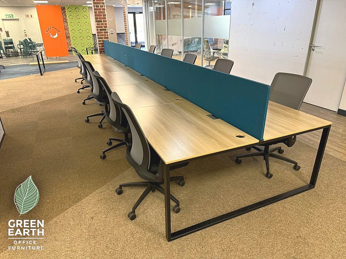 Green_Earth_O_F's tweet image. 🌿 Green Earth Office Furniture 🌿
💻 Cluster Desks | American Ash Oak – Now R2 499 (was R2 750!)

🔥 Sleek oak + black legs
🔥 Dividers &amp;amp; cable inlay included
🔥 60 units in stock 🚚

Upgrade your workspace with style! 🌿
#DeskGoals #WorkSmartLookGood #OfficeGlowUp #ergonomic