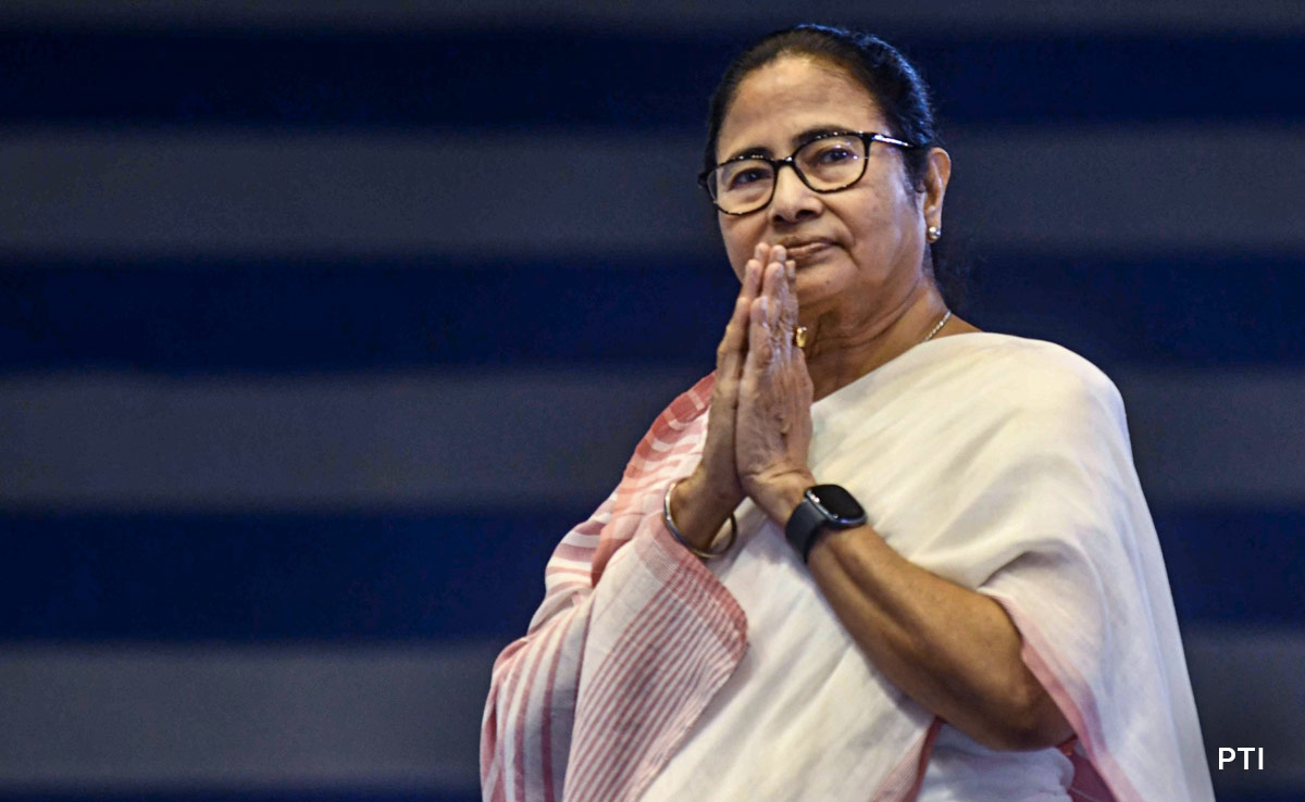 bong_politics's tweet photo. 🚨
Now any PM , CM or Minister have to resign if they are sent to Jail for 30 days 

WB CM Mamta Banerjee is the first CM who opposed it today https://t.co/9beDkw0k2x