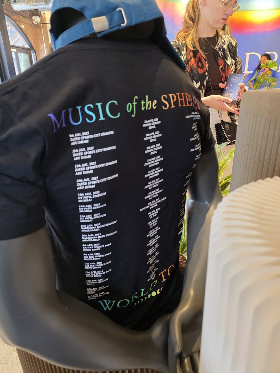 coldplayaccess's tweet photo. The exclusive t-shirts for #ColdplayWembley.

The itens will be available at Wembley Stadium and Pop-Up Shop.

📸 by @neilenore https://t.co/wHSq8rpkWW