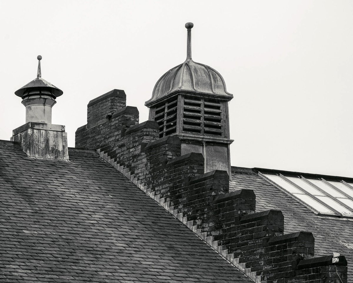 Ilkley Winter Gardens roof.

#blackandwhitephotography #monochrome #photopgraphy #yorkshire #ilkley #architecture