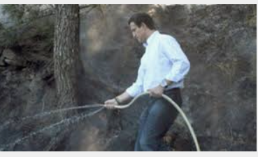 upthrust22's tweet photo. @CNMDJJ4 A ver Loli, Feijoo ni sabe regar una maceta, pero ahí lo tenemos, de bombero, esos que la mayoría de los PP's  mal pagan, despiden, ..., https://t.co/K8C7EEzY9p