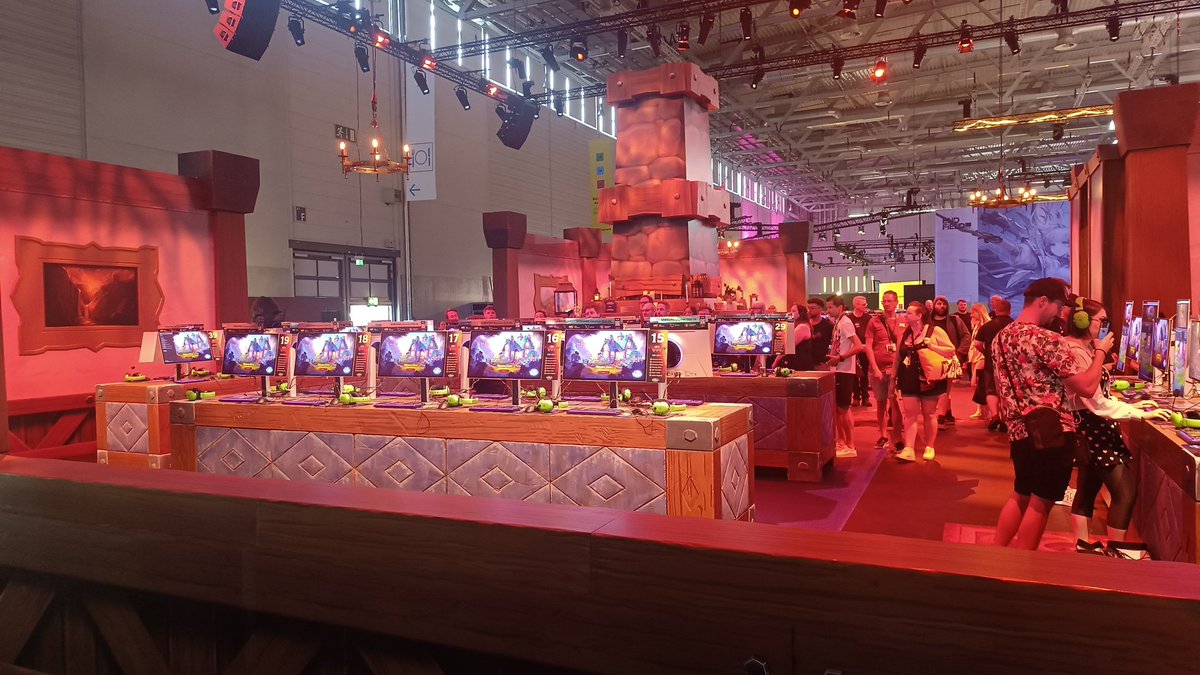 Por aquí en #Gamescom2025 uno siempre recuerda esa bella época de <a href="/Blizzard_Ent/">Blizzard Entertainment</a> y más con este tipo de frases 🥹