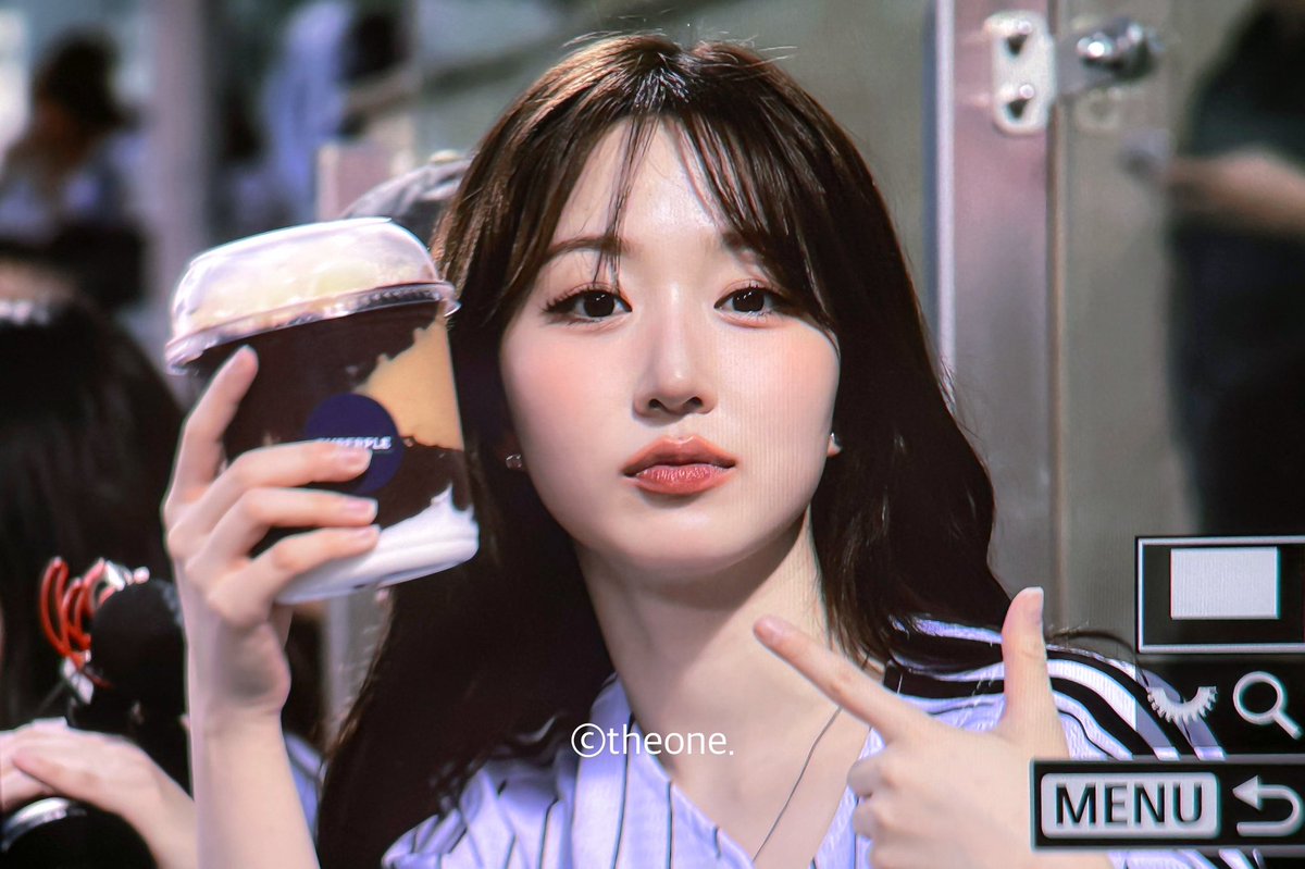 𝙩𝙝𝙚𝙤𝙣𝙚. tweet media
