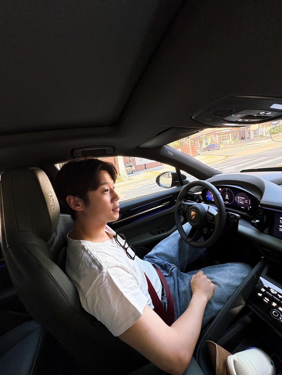 noirelad's tweet photo. Kepada ibu Go Younjung mohon tutor nya : how to stay sane with this view 🙏 karena aku tak mampu…… https://t.co/IO913BIgTp