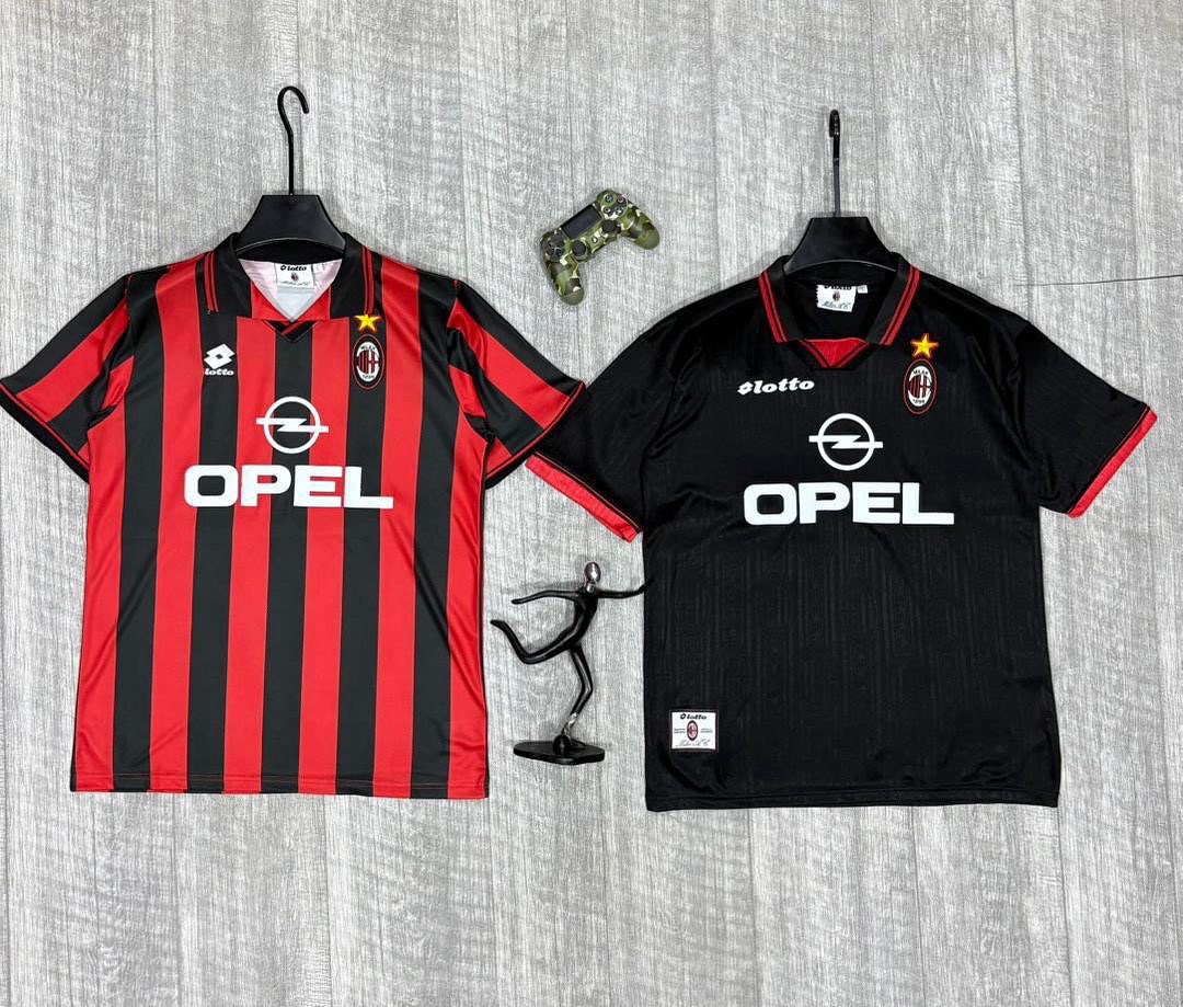 AC MILAN RETRO KITS 
AVAILABLE IN DIFFERENT SIZES
N25,000

Kindly repost for me!!! ❤️🖤