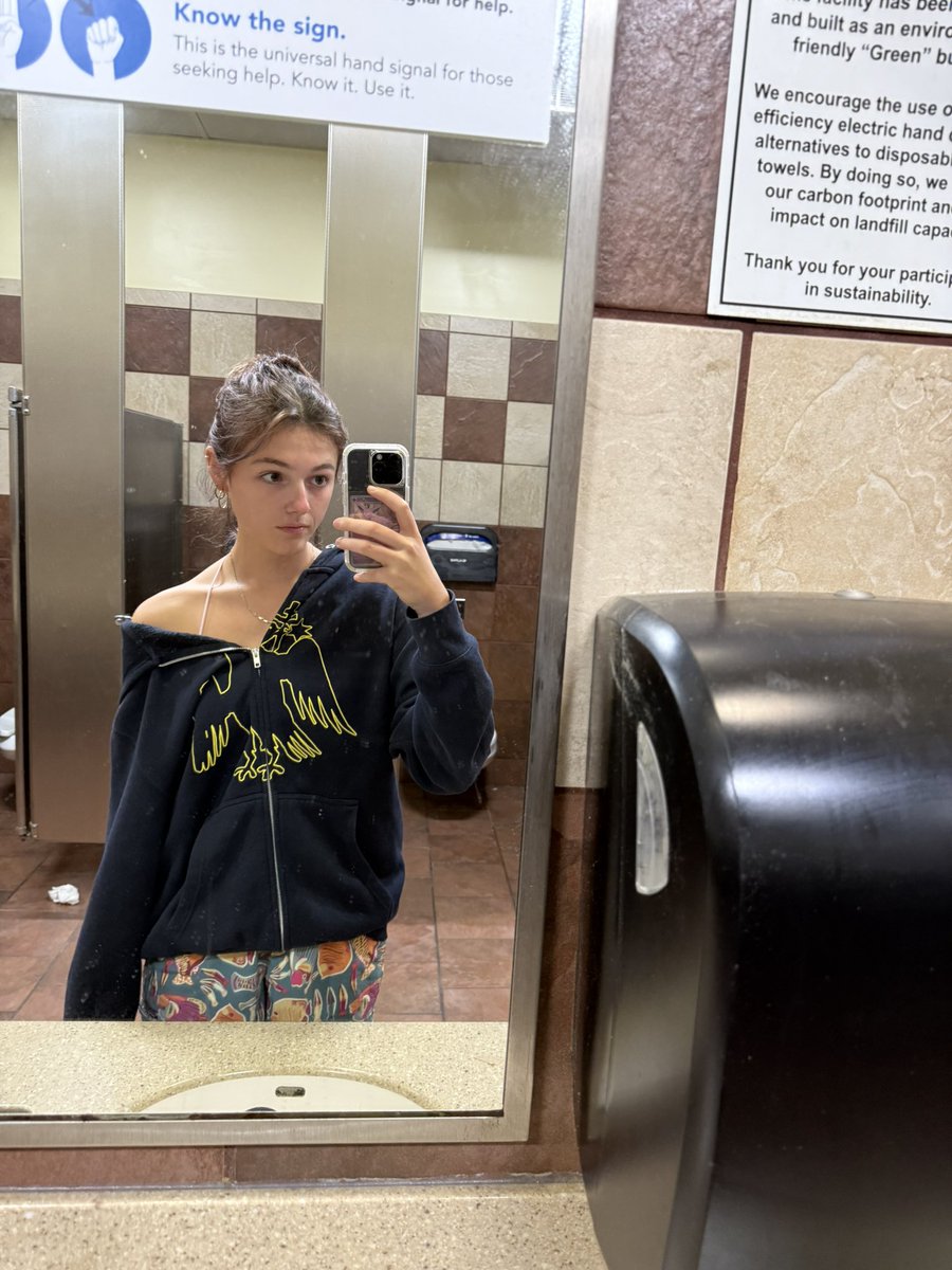 the journey back to school begins😋 1600 miles left