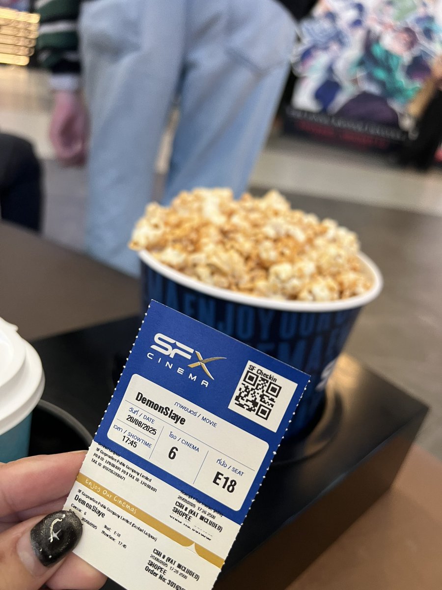 Issarapap92's tweet image. ไอ้เรามันก็ติสซะด้วย ดูหนังคนเดียวได้ #ต้าวPlus+++ #ดาบพิฆาตอสูรภาคปราสาทไร้ขอบเขต