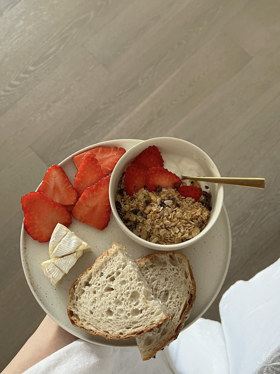 Bella144569's tweet photo. Start my day on a sweet note with this delicious strawberry breakfast! 🍓 https://t.co/WXIrxZPPzc