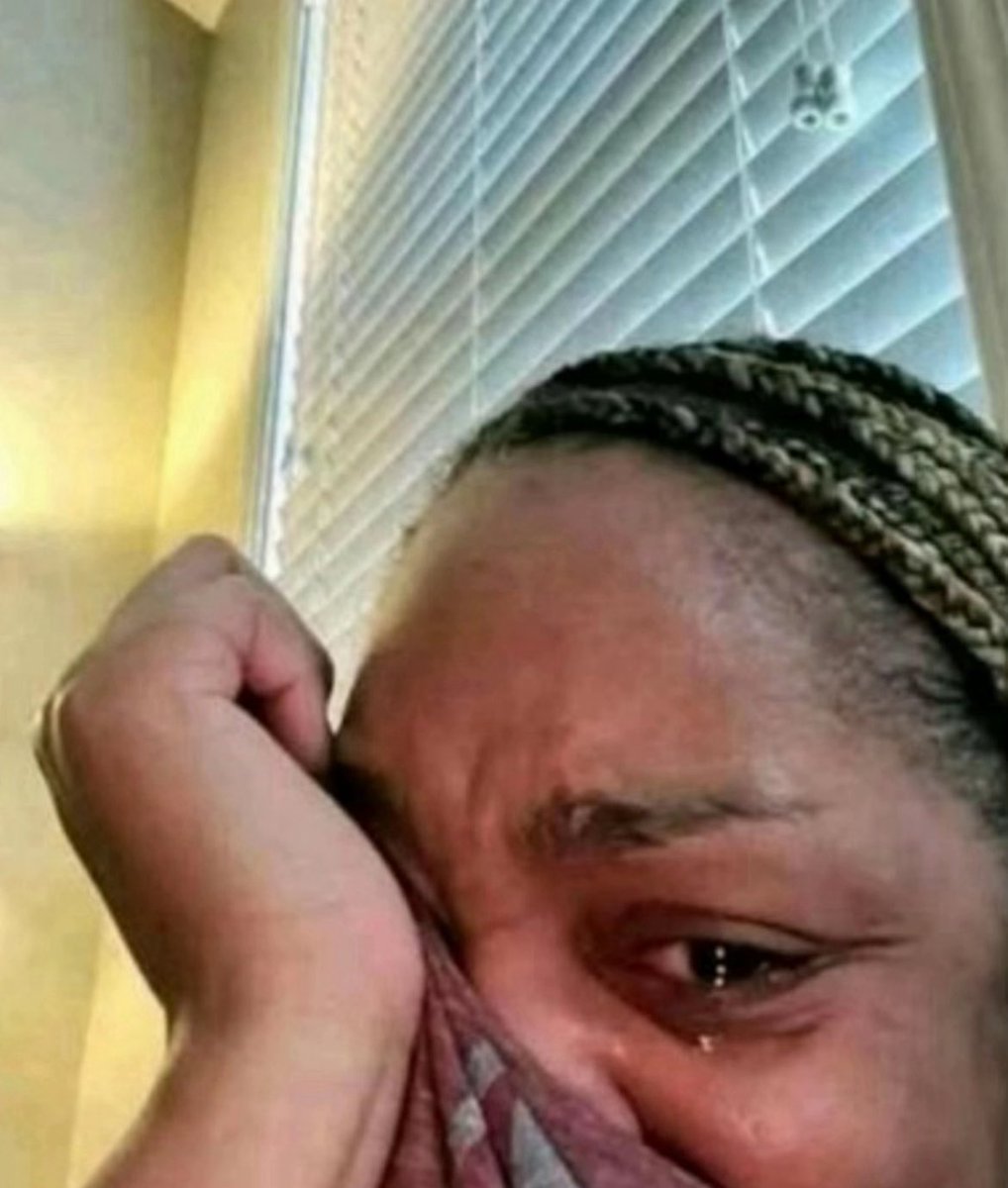 _lizxxoo's tweet photo. This was literally me watching Conrad confess his love to Belly https://t.co/jOMeSpYHeu