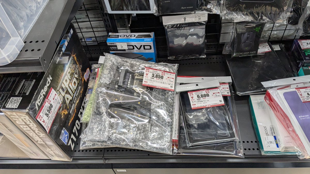 ponnkichike's tweet photo. ＃ASRock ＃マザーボード ＃中古
＃H570 ＃PHANTOMGAMING
わぁ〜！マジ〜〜👀‼️

ASRock H570 Phantom Gaming4
中古保証付きで税込3,850円🙌 https://t.co/Z8wrh6mGJ1
値札のメーカー名間違ってる…
ASUSじゃなくて ASRockだね😁

帰って動作確認します〜🤸🤸‍♀️🤸‍♂️
＃ハードオフファミリー https://t.co/aSYwdToqG2