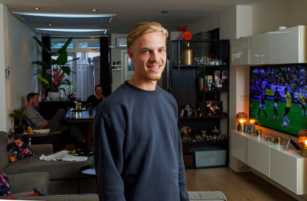 Het voelt alsof hij de verkering uitmaakt, zegt Senna Westerveld (19). Zoals zoveel talenten verlaat de jeugdspeler Vitesse na het intrekken van de proflicentie. Maar zijn hart blijft in Arnhem.

gelderlander.nl/vitesse/senna-…