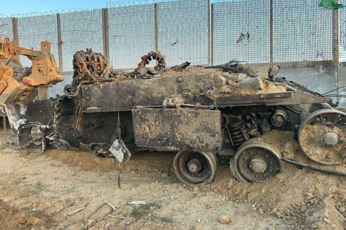 Gazze'de Kassam Tugayları tarafından imha edilen “Namer” zırhlı aracının son görüntüsü.