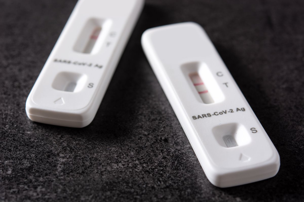 📈 Latvijā un Eiropā vērojams mērens Covid19 pieaugums.

👉 Vakcinācija joprojām ir valsts apmaksāta un īpaši ieteicama riska grupām.

💡 Profilakse: roku higiēna, telpu vēdināšana, pasākumi ārā, masku lietošana slimības gadījumā.

ℹ️ Uzzini vairāk: spkc.gov.lv/lv/jaunums/lat…