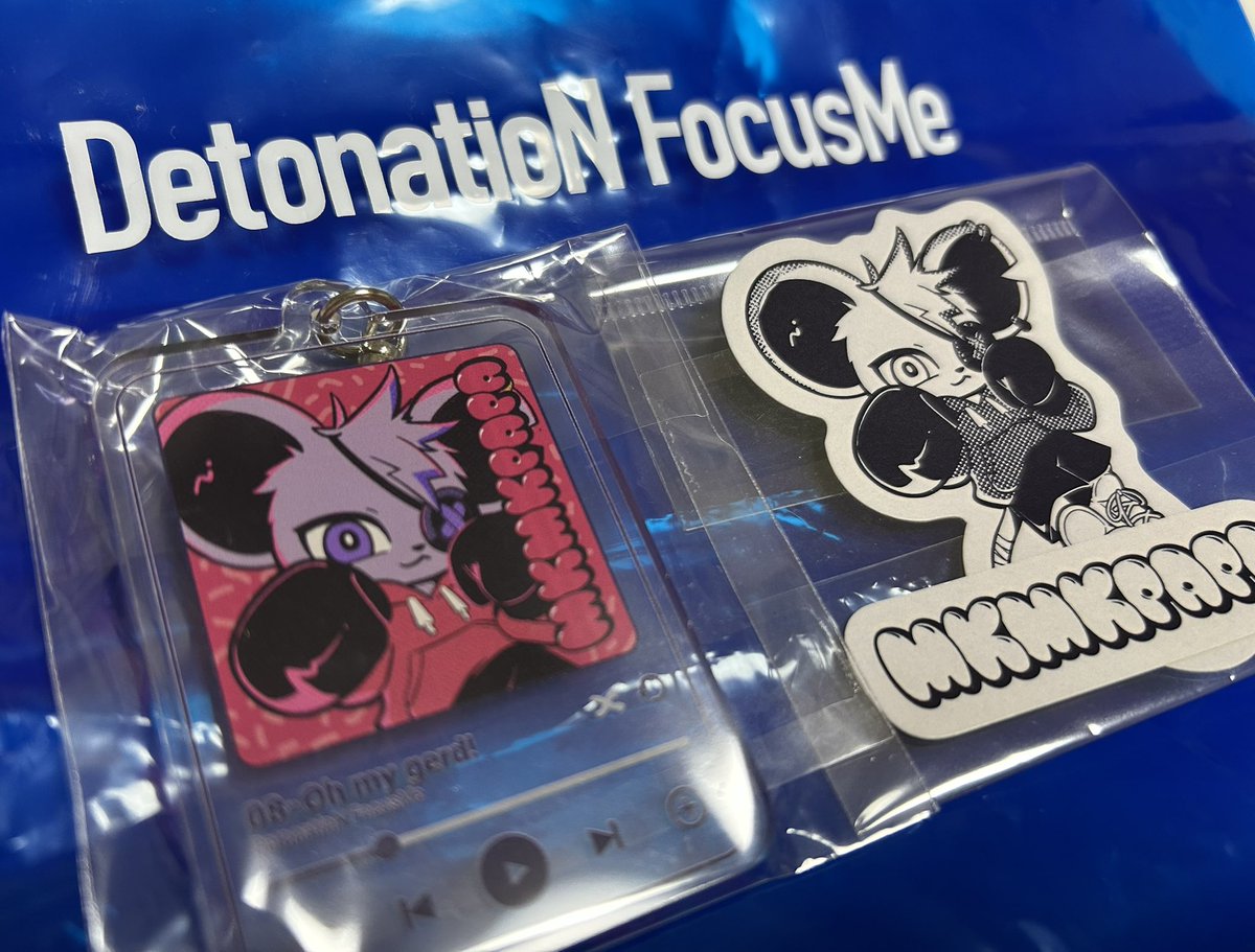 ぶゅさん推しのお友達と
DFMポップアップストアに行ってきましたー
むきむきぱぱのキーホルダーげと！
来月のコヤソニ、ワンチャンぱぱ来てくれないかなー✨