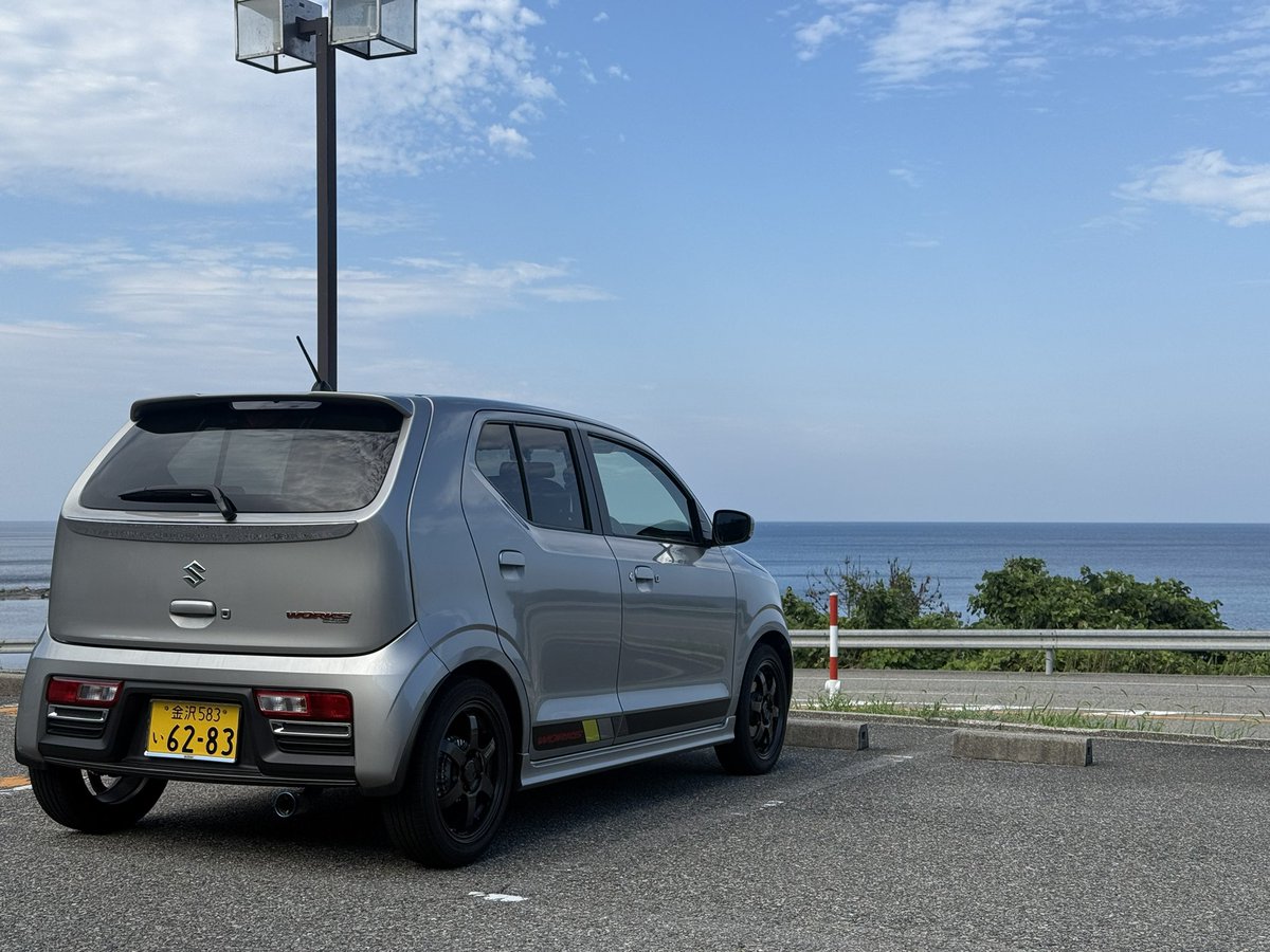 お盆が仕事だったので振替休みを貰ってお墓参り。

海とひぐらしの鳴き声が響いたお気に入りの道の駅で思わずパシャリ📸