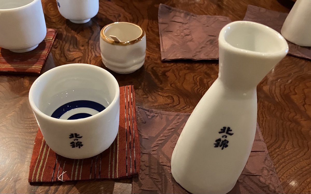 栗山の酒蔵に
お初のお訪ね🍶

正直　それほど
期待してなかった💧
🤣（スミマセン💦）

お盆明けだからか
おおらかで
時計が止まったみたく
心地がいい

ぶれない景色

茶店🍵のお冷が
徳利🍶で出て来た😳‼️

ワタシ
頼んでません😱って💦
そりゃ　叫ぶでしょう🤣