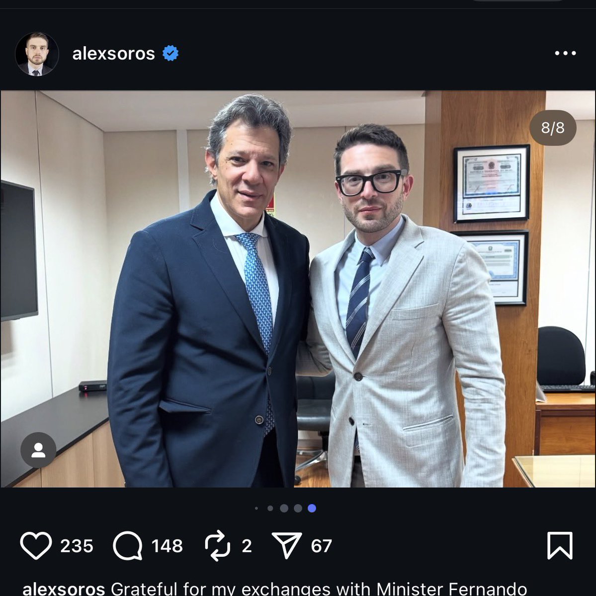 O filho do George Soros está no Brasil!

Suas ONGs financiaram a oposição contra o presidente Bolsonaro, apoiaram o Moro, Deltinha e o NOVO!

Isso não é um ataque à soberania?

Kd a oposição para pedir explicações sobre o que está sendo tratado?🤡

Não há direita sem Bolsonaro!