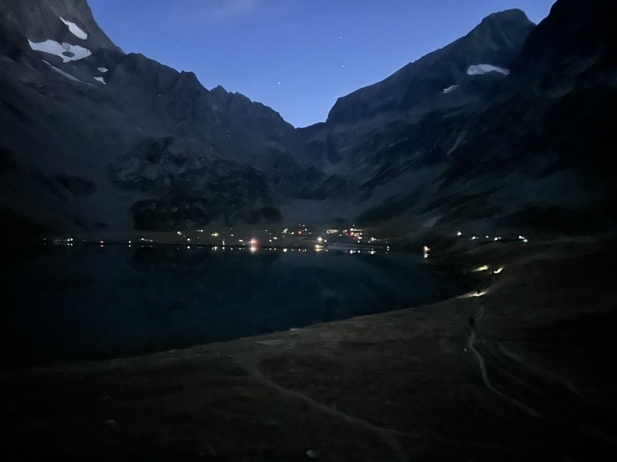 subfossilguy's tweet photo. I JUST CAN'T BELIEVE MY EYES! 😱

On 15 Aug. at Lac de la Muzelle (2105 m) in the heart of the Écrins NP, 215 tents were pitched for bivi! 

Surveys conducted by the NP reveal high proportion of mountain novices, attracted here by Instagram, TikTok or even AI recommendations!
1/ https://t.co/YAXpcxLUIG