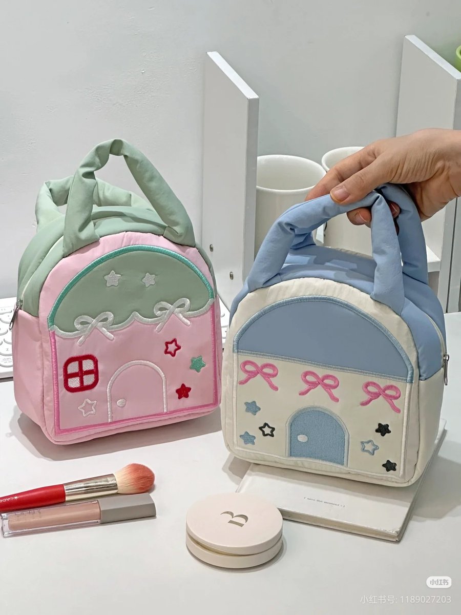 haulmwl's tweet photo. pouch makeup edition🪄🪄

a thread https://t.co/TS5IsmD5em