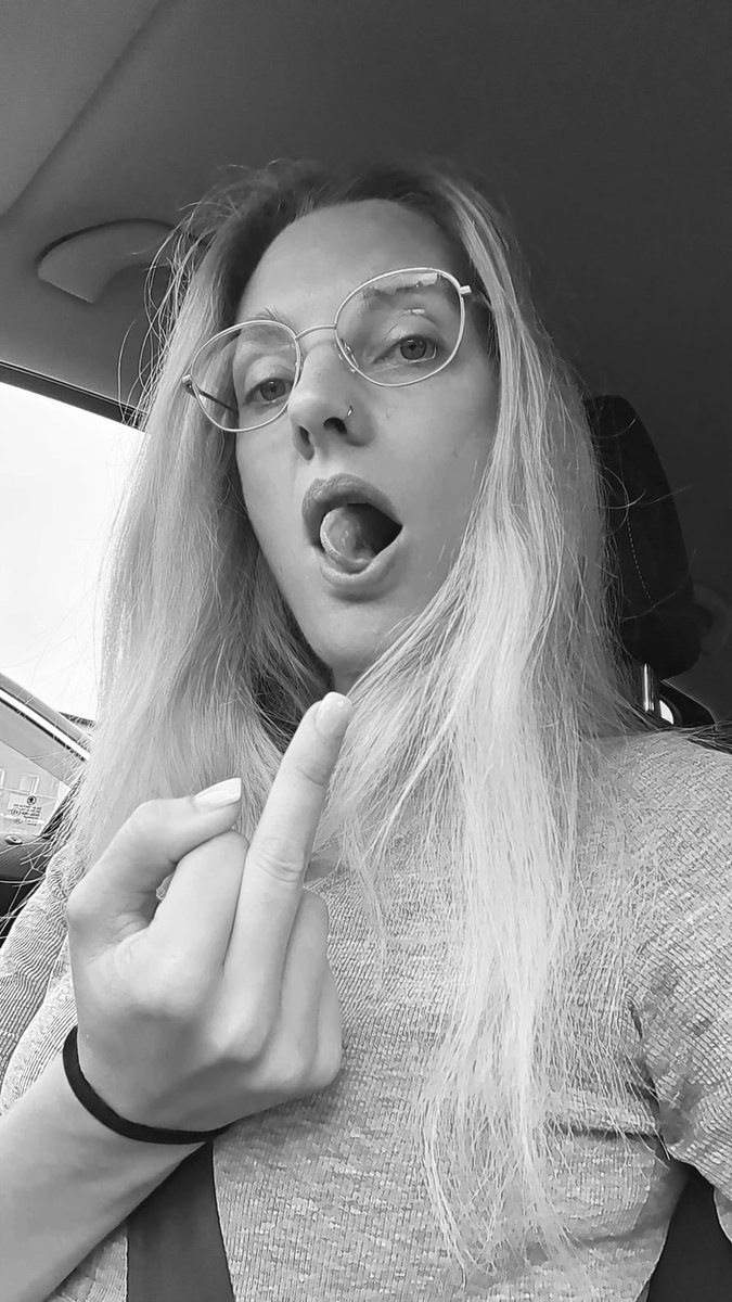 curie_julie's tweet image. Moin Zusammen,
ja richtig....heute ist 🩶

#Mittelfingermittwoch 

#imperfectperfect
#perfektunperfekt