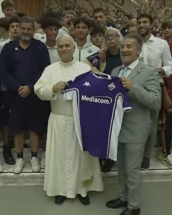 La Fiorentina Under 17 guidata da Mister Guberti è a Rieti per la 33esima edizione della Scopigno Cup 🏆 

Tutte le squadre partecipanti al torneo, nella giornata di oggi hanno fatto visita a Papa Leone XIV nella sala Paolo VI💜

#forzaviola #fiorentina