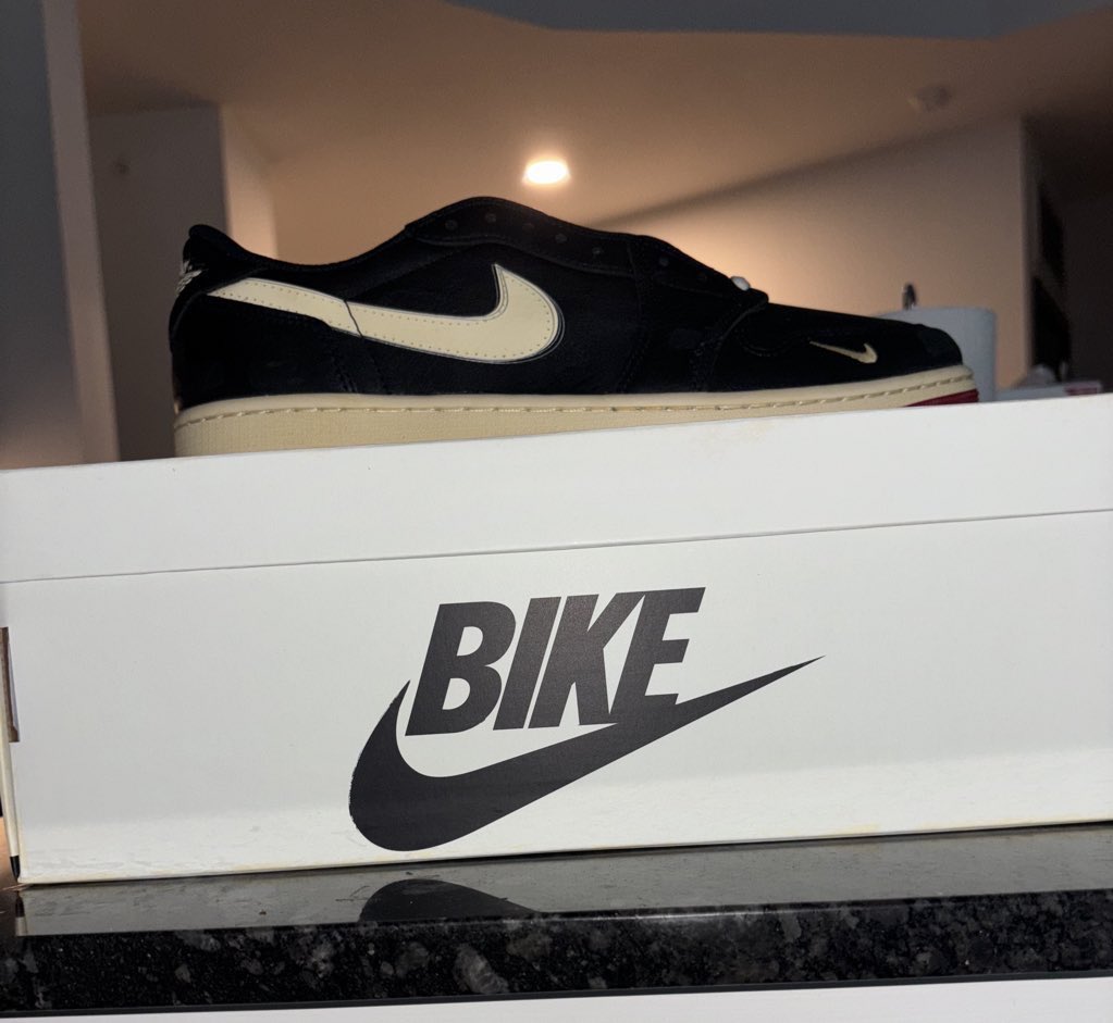 Highly_Spoken's tweet photo. The Pack Came in #Nigelsylvester #BetterwithTime #Bikes https://t.co/Yr9CeD9Pr5