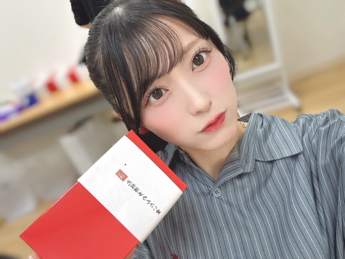 airi_sato0624's tweet photo. HMV&amp;BOOKS HAKATAグループ
握手会ありがとうございました🫶🏻

１７期推しの皆さんに会えて
とっっても嬉しかったし、楽しかったー！遠いところまでありがとう(;_;)

明日もRESET公演みんなと一緒だ😼💚 https://t.co/UjSBjiZhyJ