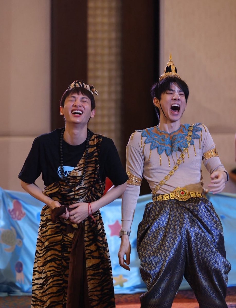 jumplings_'s tweet photo. this makes me so happy they’re just so cute my lovelies 🥺

OFFGUN OUTING FIN VERR
#GMMTVOuting2025 https://t.co/n742HVr6ma